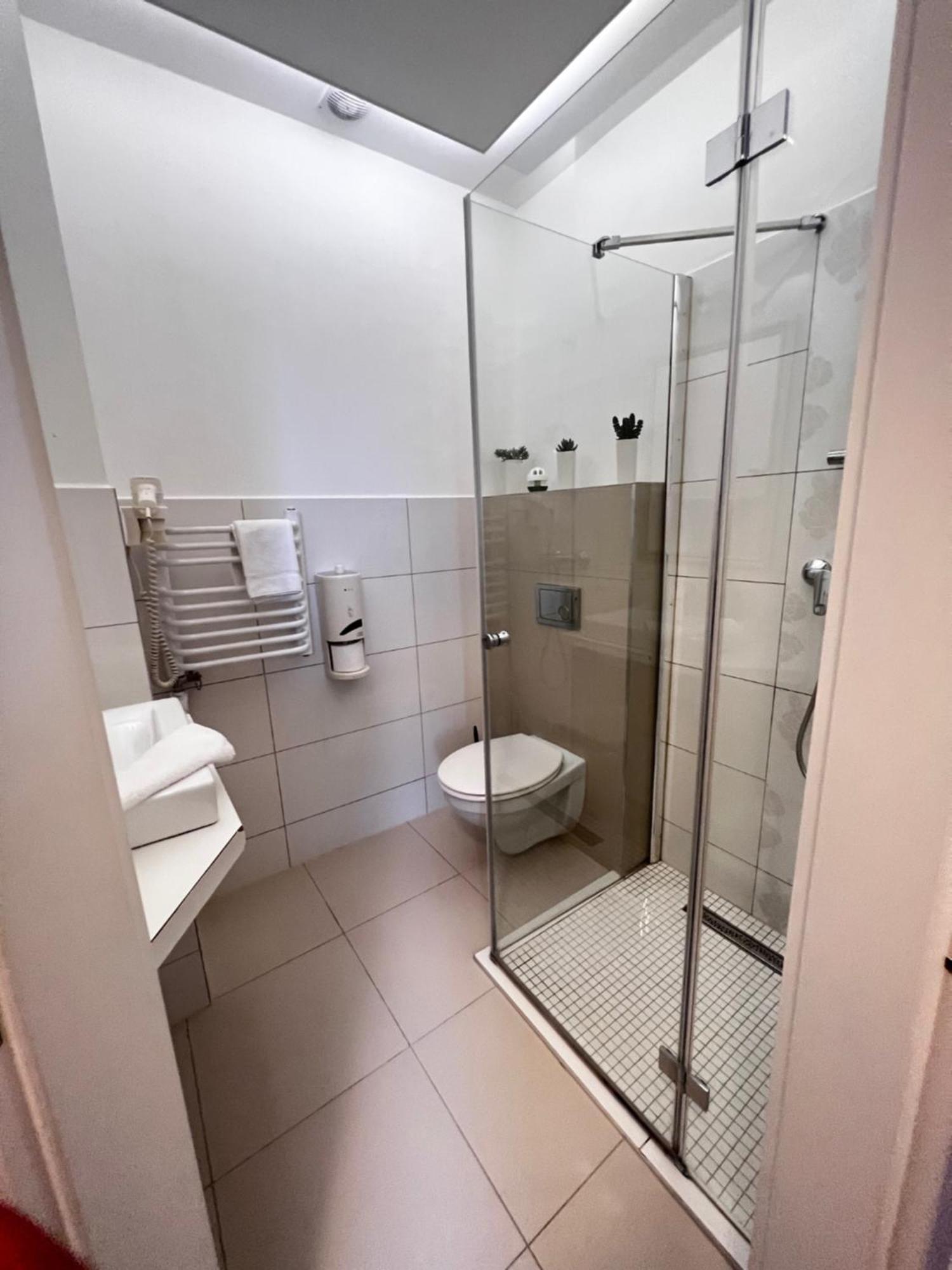 Hotel Forras Komárom Extérieur photo