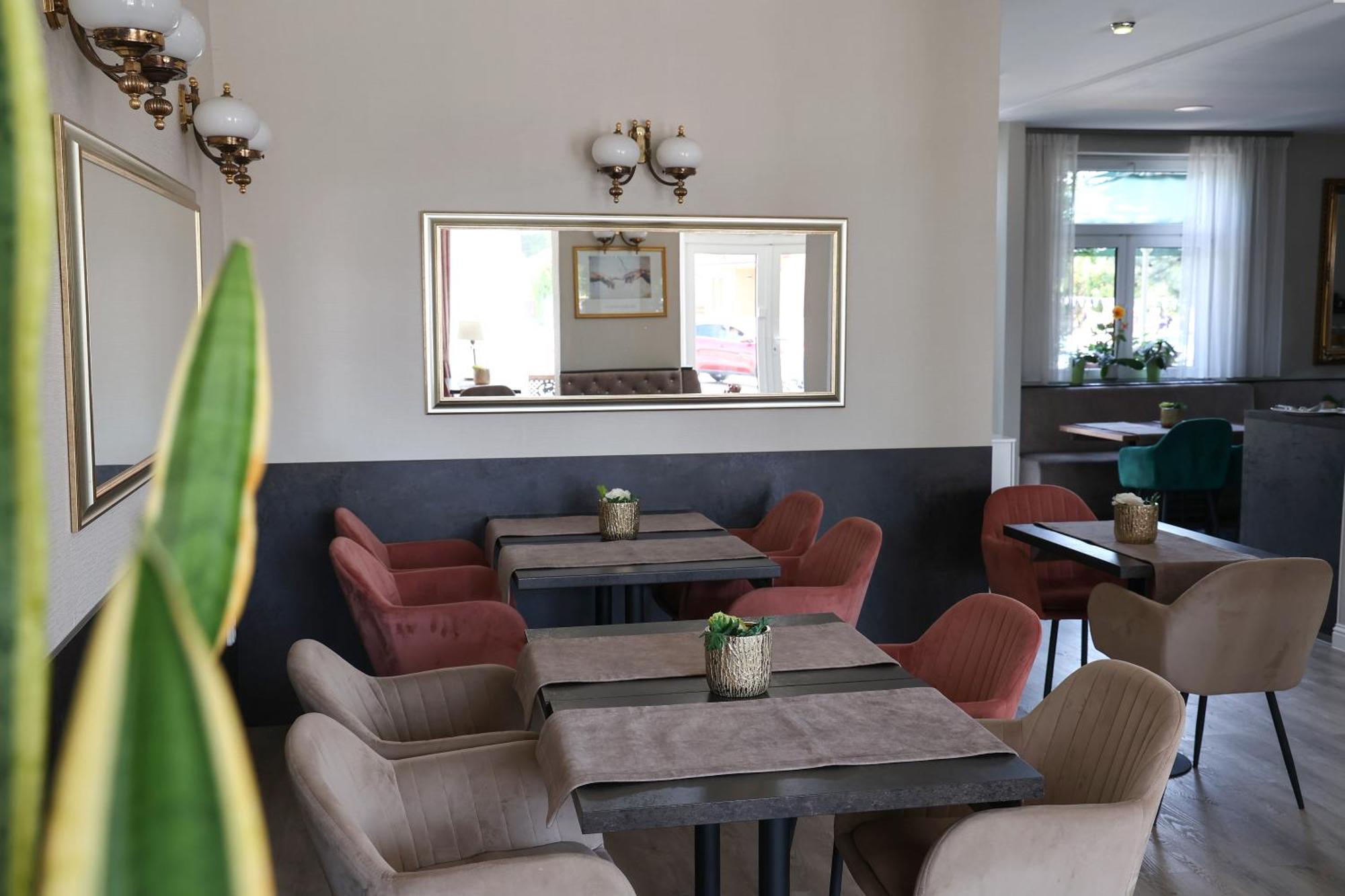 Hotel Forras Komárom Extérieur photo