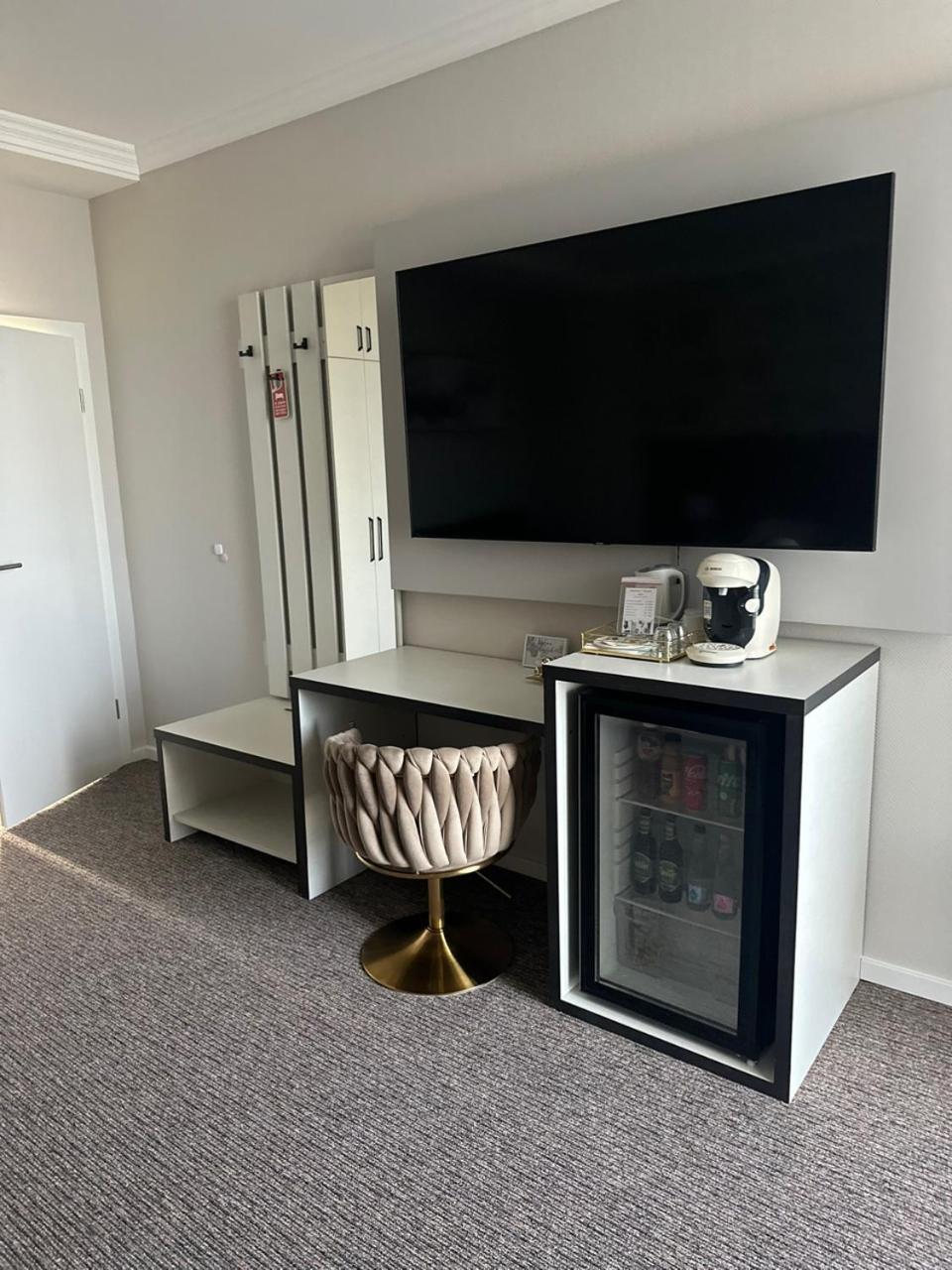 Hotel Forras Komárom Extérieur photo