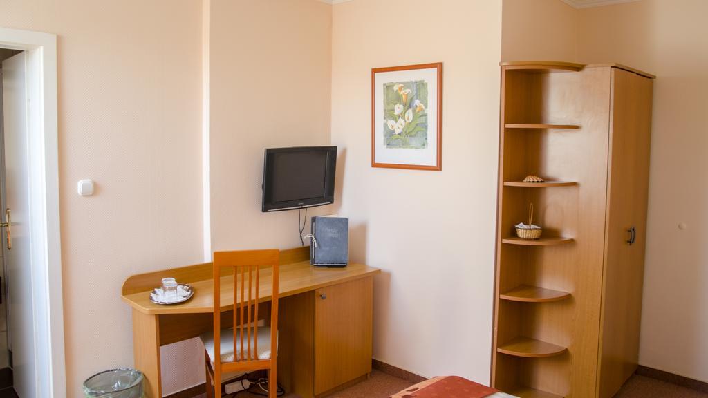Hotel Forras Komárom Extérieur photo