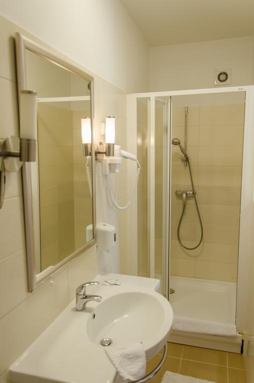Hotel Forras Komárom Extérieur photo