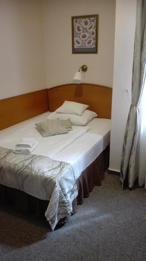 Hotel Forras Komárom Extérieur photo